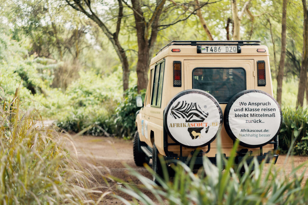 Tansania Privatreise Safari Sansibar -Afrikascout Fahrzeug