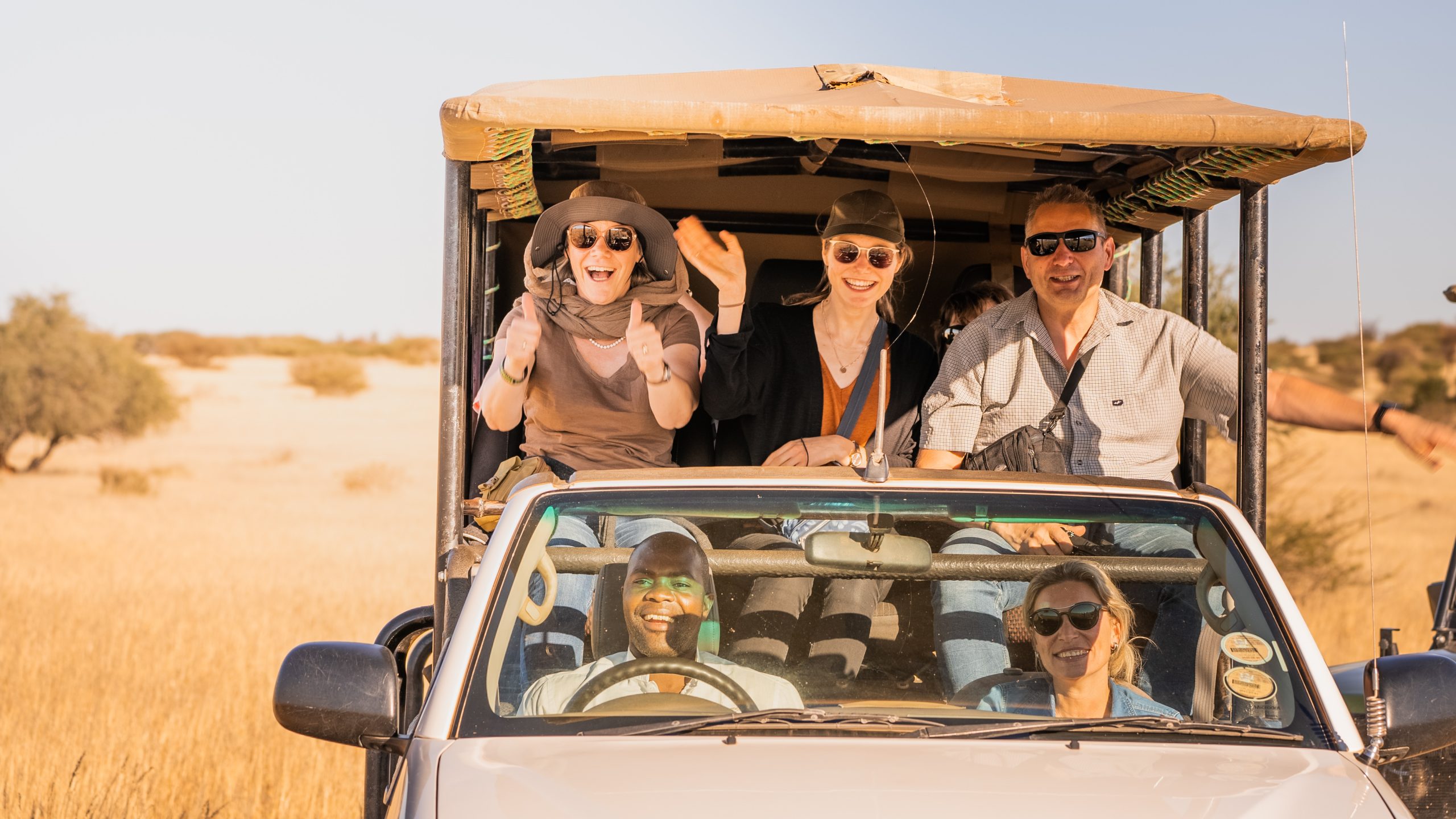 afrikascout-reiseinformationen-safarifahrzeug
