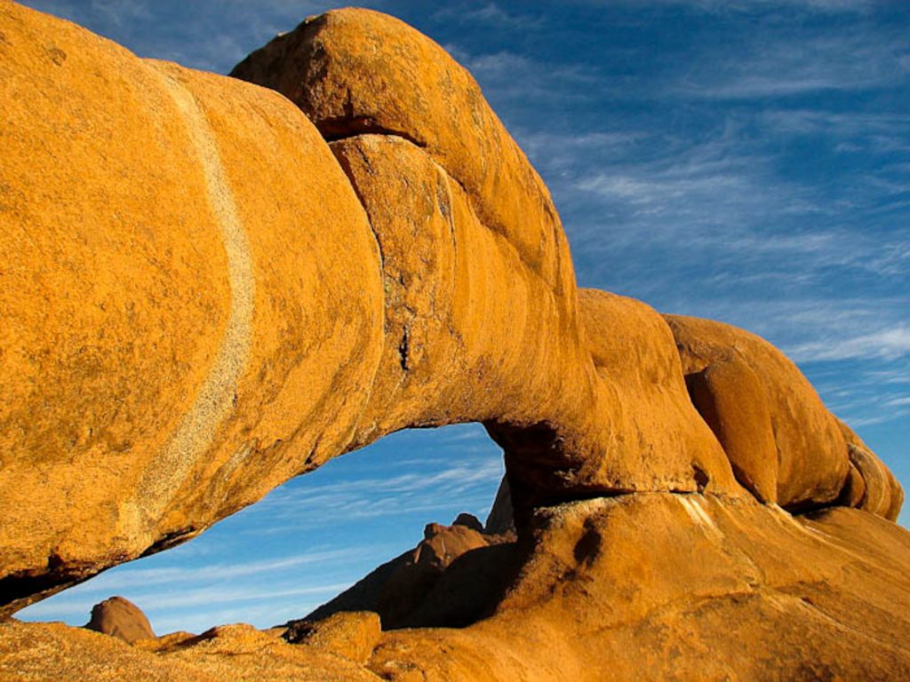 namibiia-spitzkoppe-felsenbogen1
